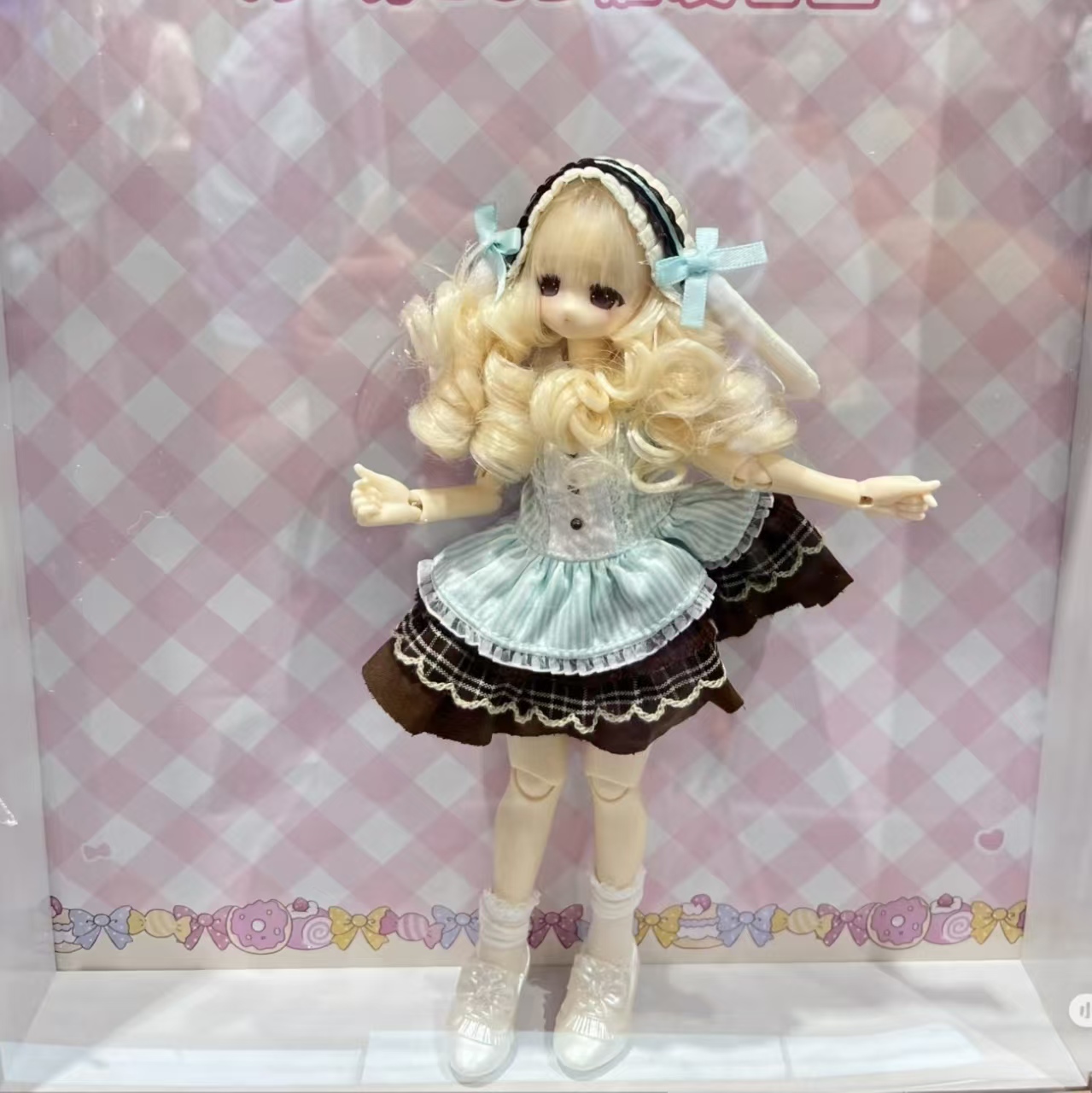 ตุ๊กตาข้อต่อแบบ Ball Jointed D - Dolls บทวิจารณ์และราคา